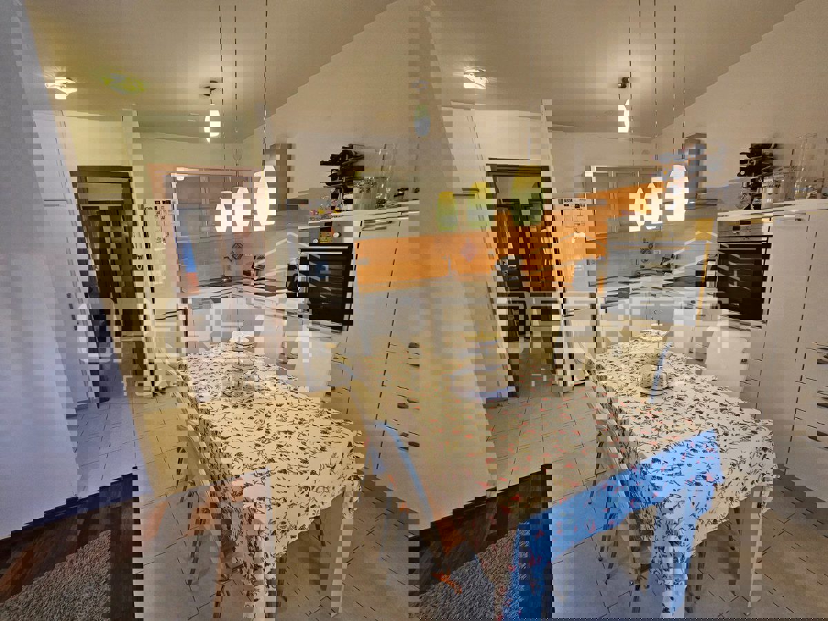 SPLIT