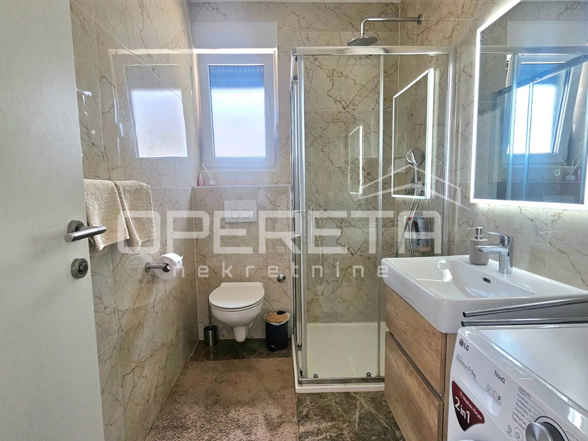 SPLIT, BRNIK – Luksuzni penthouse s terasami in garažo – 3