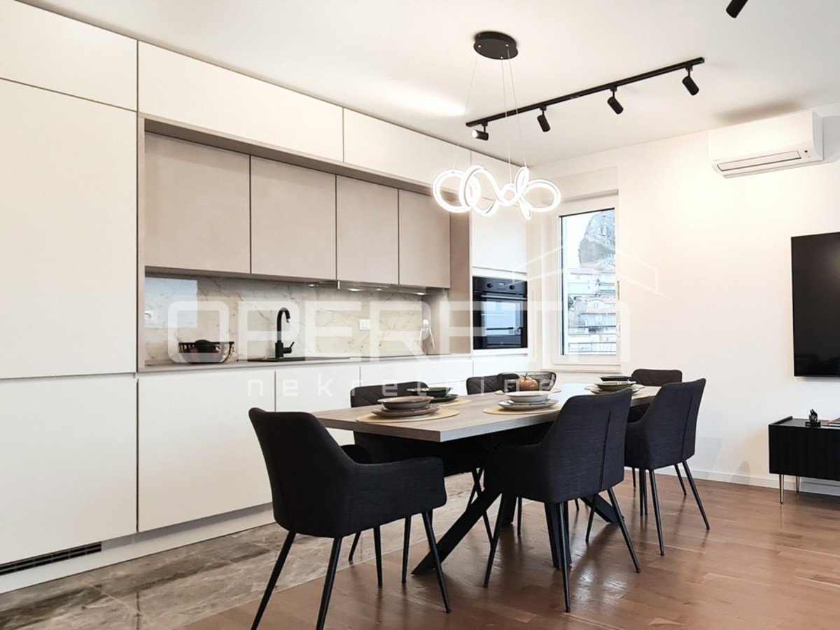SPLIT, BRNIK – Luksuzni penthouse s terasami in garažo – 2
