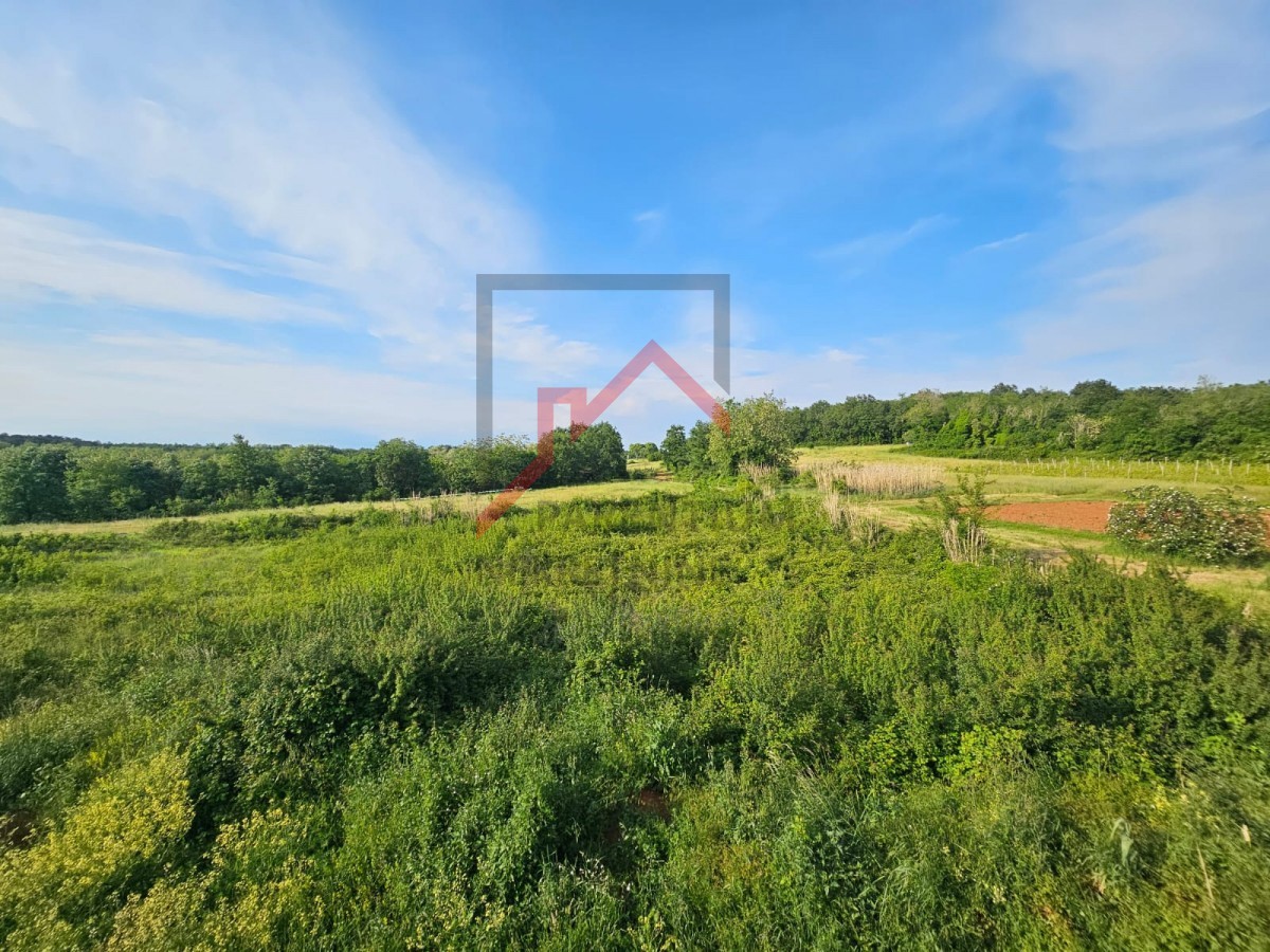 Участок VIŠNJAN, 82.400 €