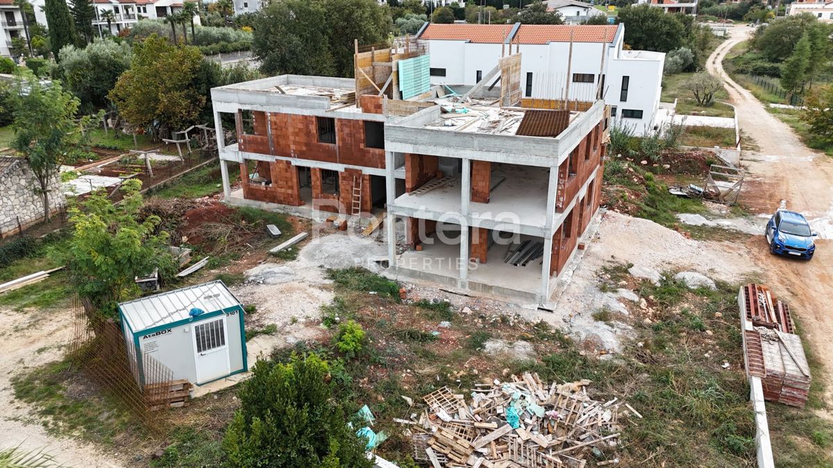 ISTRA, POREČ novogradnja s pogledom na more, 2-soban stan na 1. katu s privatnom krovnom terasom