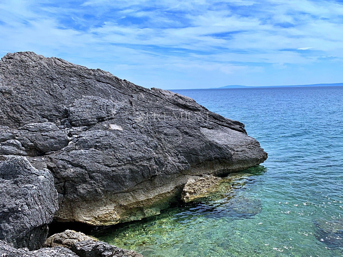 Stara Baška, zazidljivo zemljišče ob morju! – 2