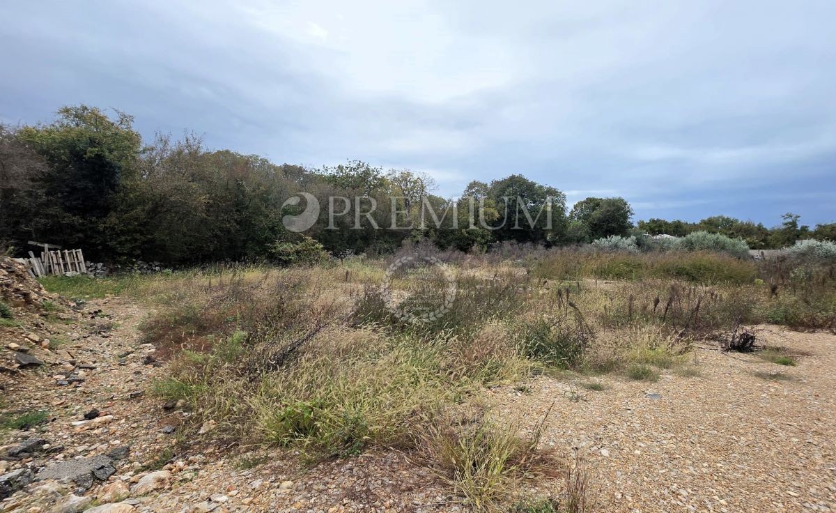 Malinska – gradbena parcela 727 m², pravilne oblike! – 3