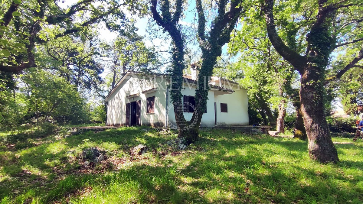 Otok Krk, Dobrinj, prodaja samostojne hiše s parcelo veliko 2769 m2! – 2
