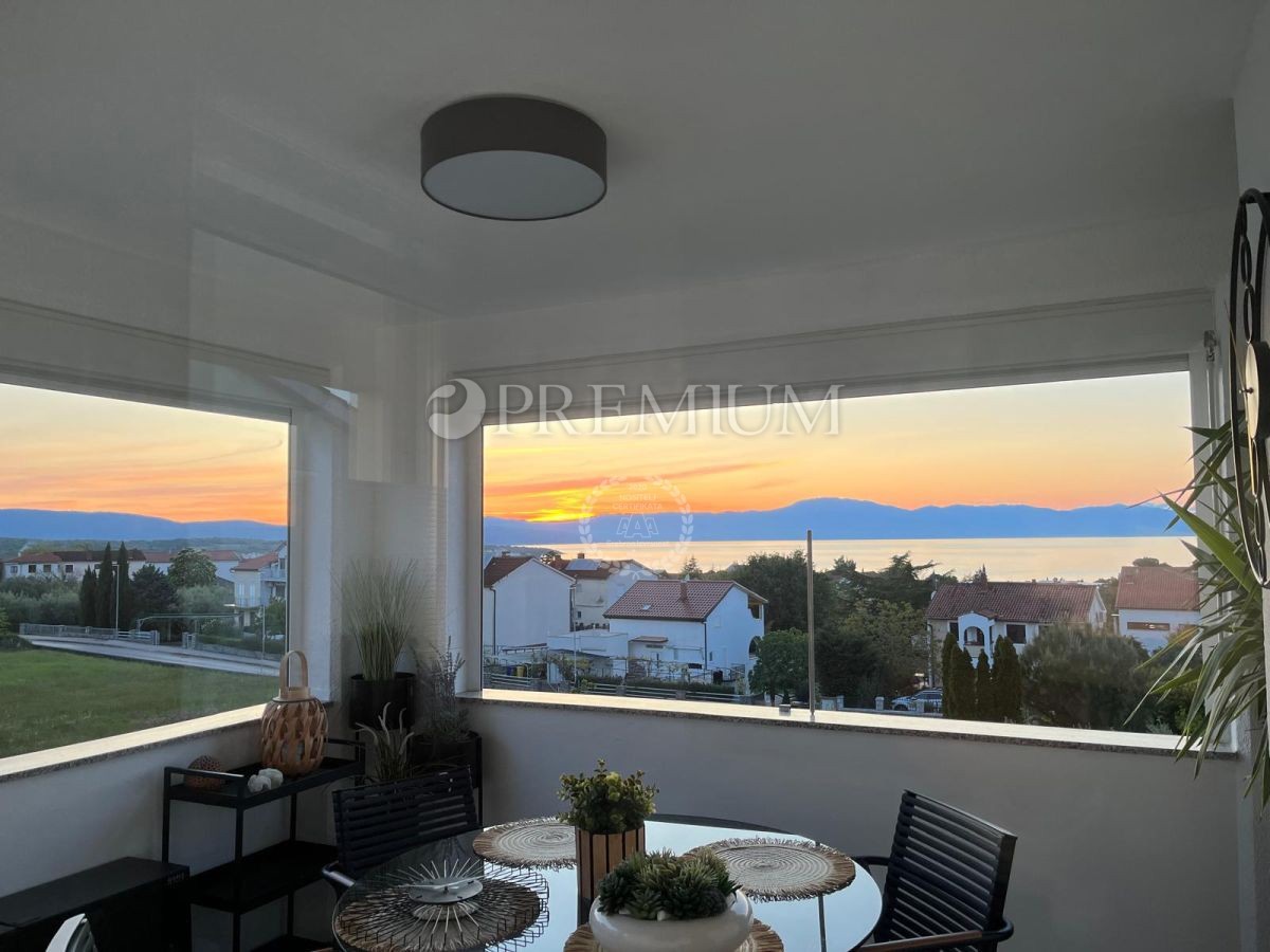 Malinska, opremljen apartma s panoramskim pogledom na morje! – 2