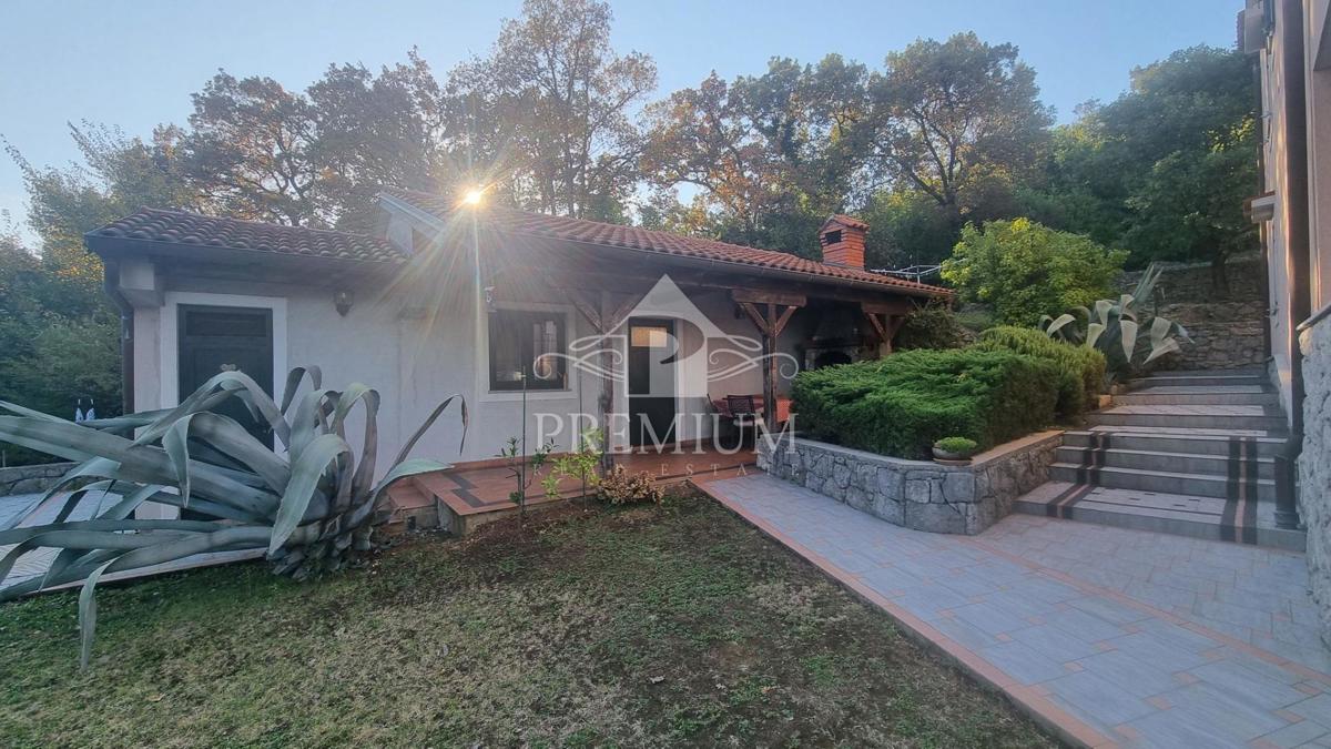 Locale commerciale OPATIJA, 450 €