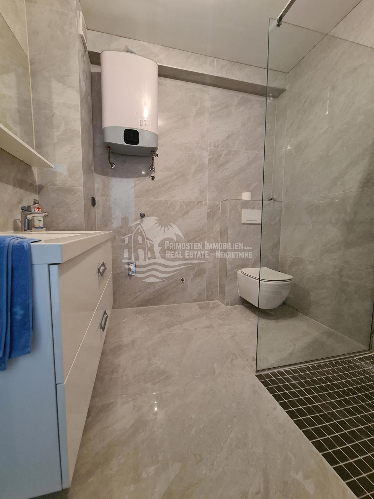 Trosobni stan s pogledom blizu Trogira – 2