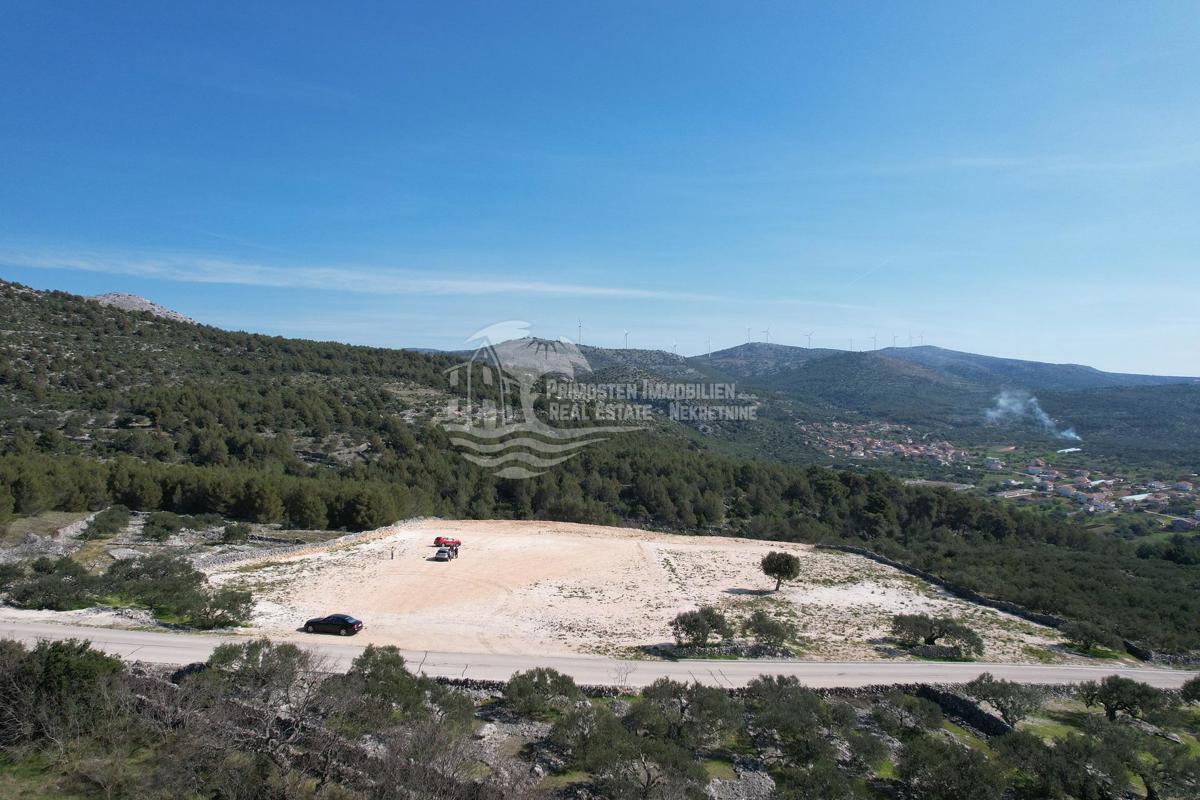 Poljoprivredno zemljište u Marini 21000 m² – 2