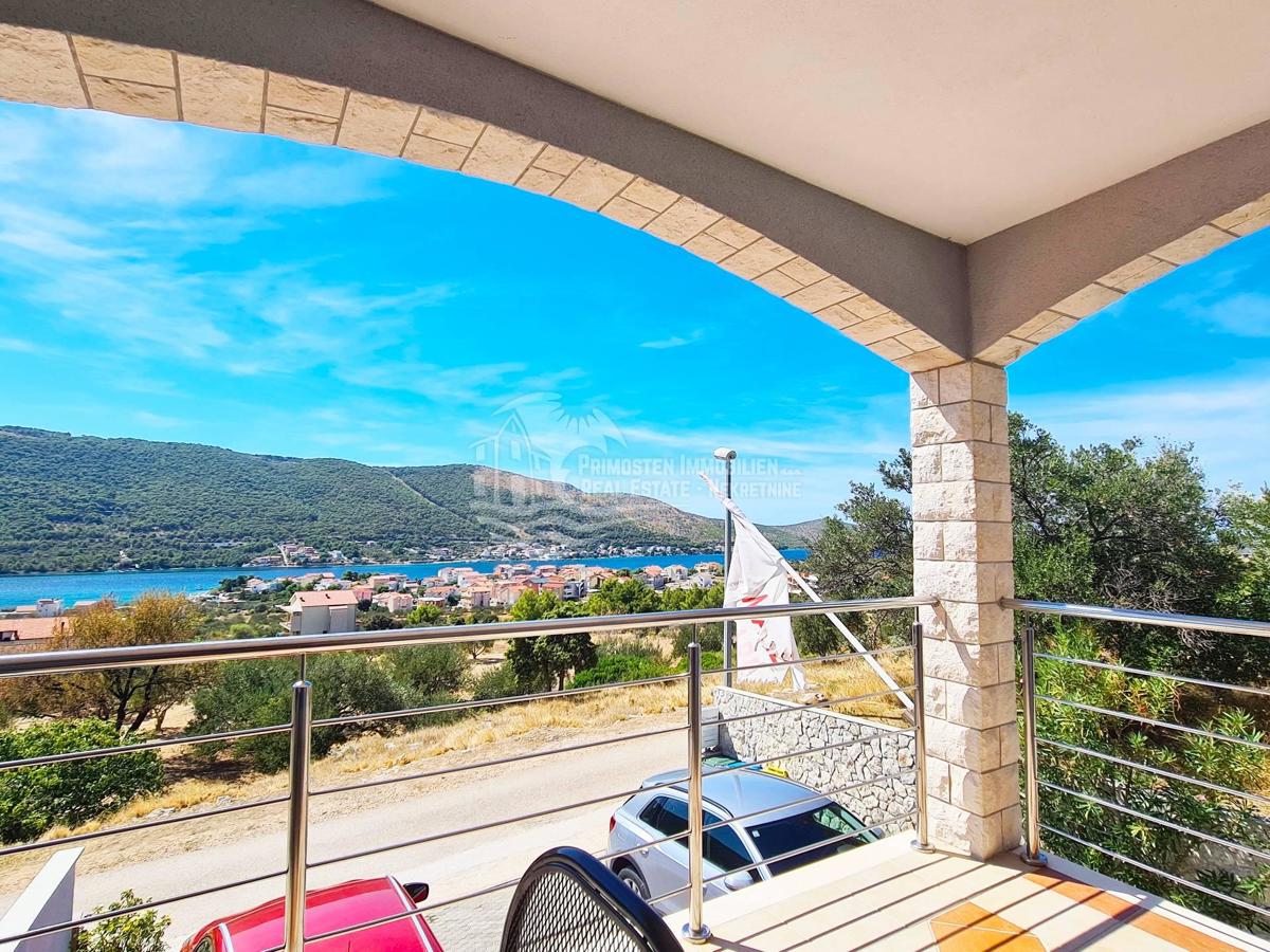 Kuća u Grebaštici sa 6 apartmana i pogledom na more – 2