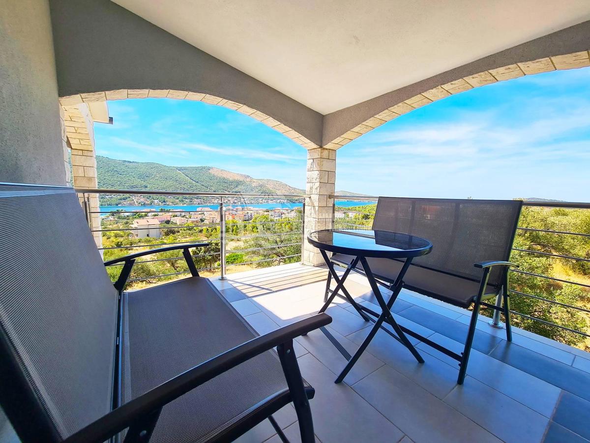 Kuća u Grebaštici sa 6 apartmana i pogledom na more – 3