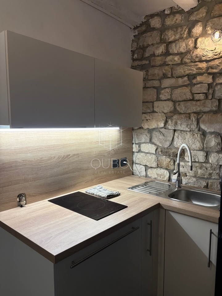 Locale commerciale ROVINJ, 182.000 €