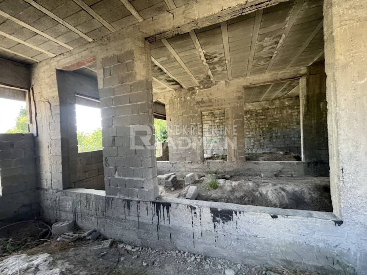KAŠTEL SUĆURAC