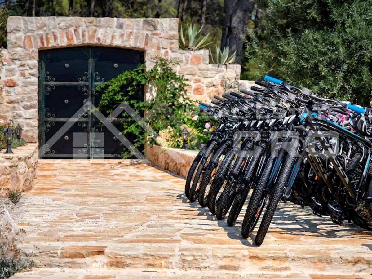 HVAR