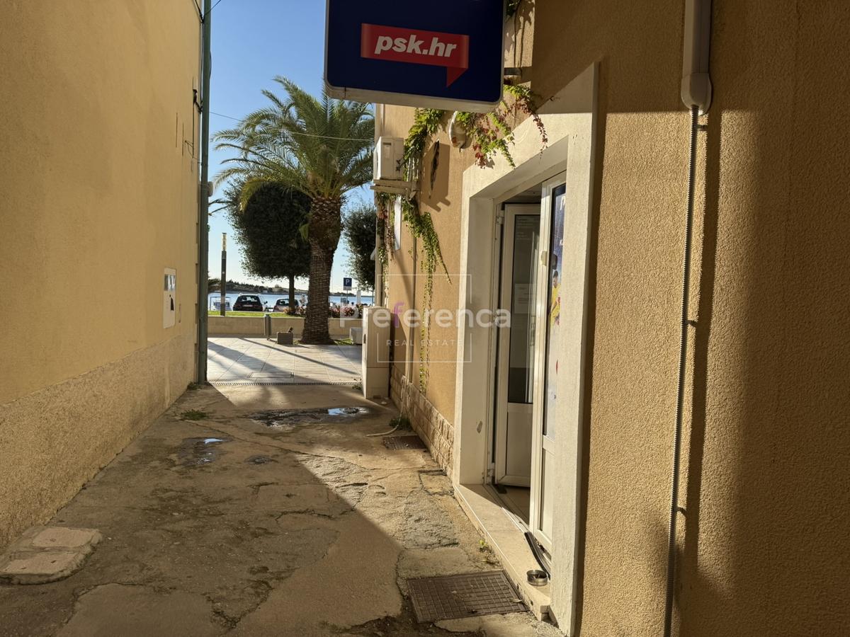 Locale commerciale NOVALJA, 900 €
