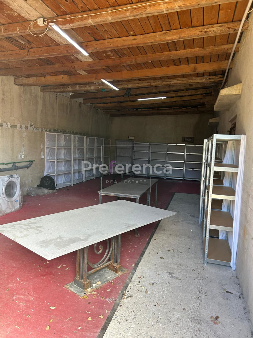 Locale commerciale NOVALJA, 800 €