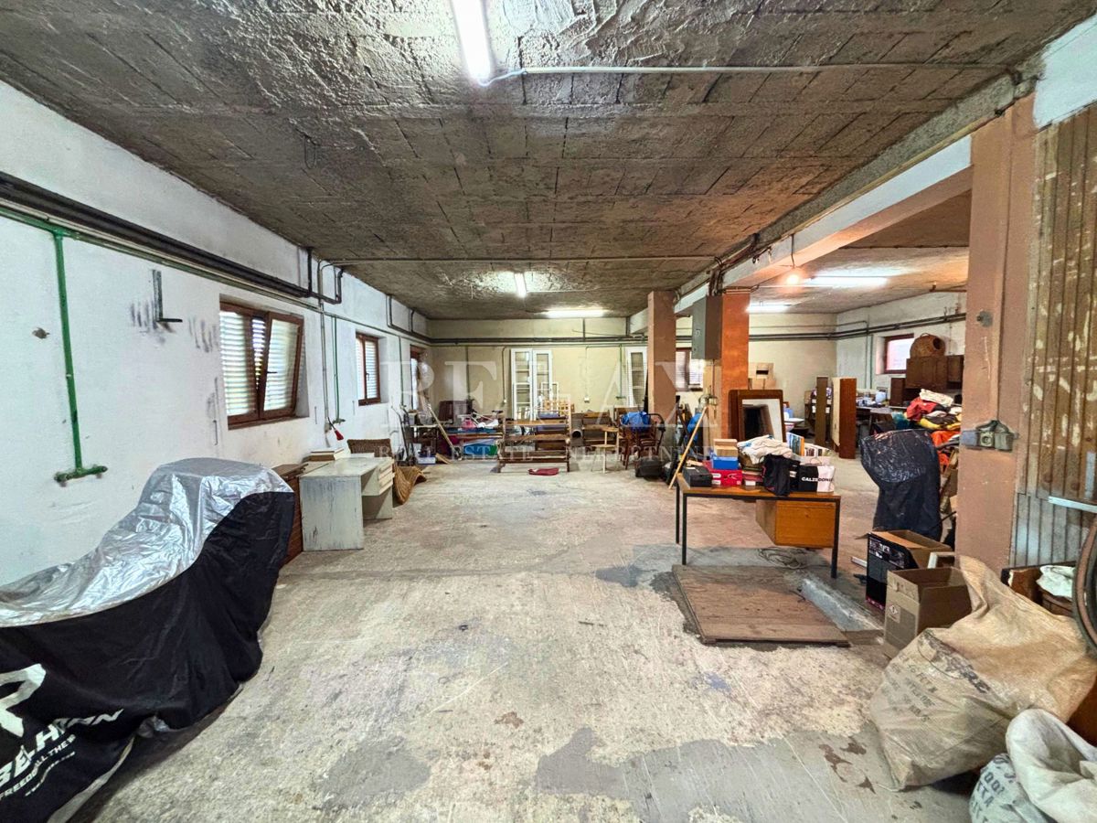 Locale commerciale VIŠKOVO, 1.000 €