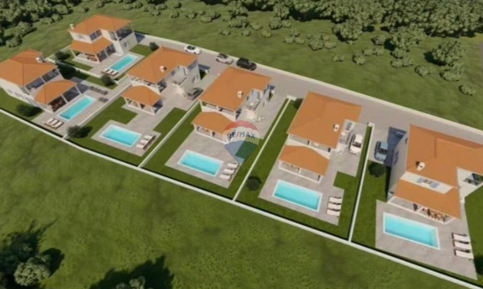 Участок PAZIN, 750.000 €