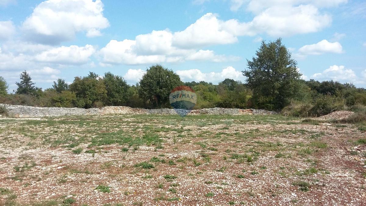 Участок KANFANAR, 299.000 €