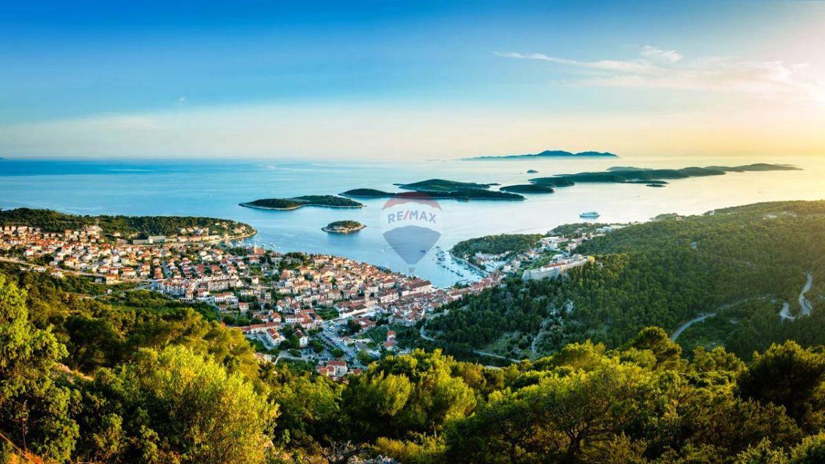 Участок HVAR, 189.000 €