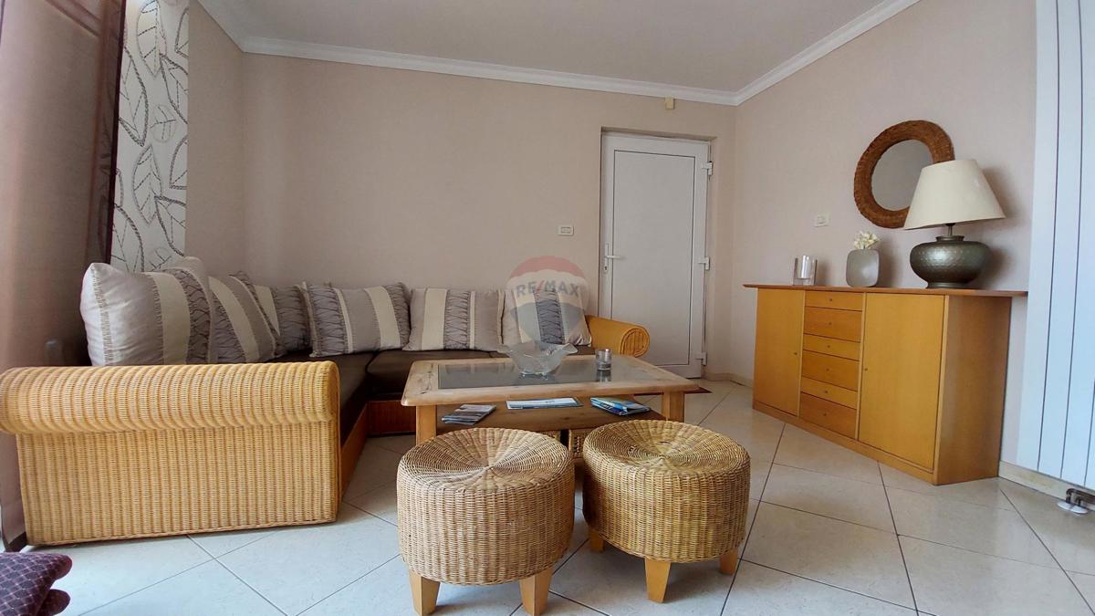 Appartamento KOSTRENA, 800 €