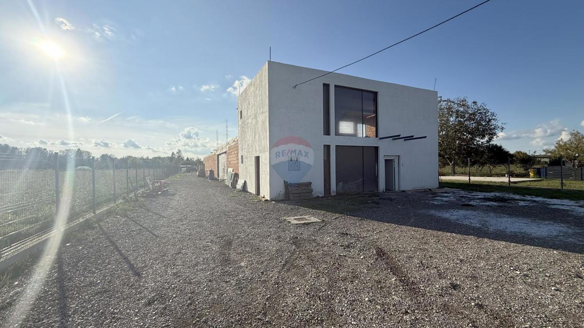 Коммерческая площадь RUGVICA, 450.000 €