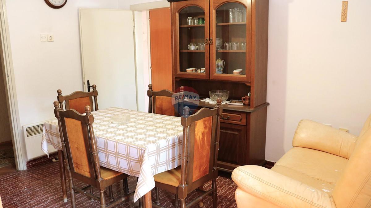 Poreč-stan za renovaciju, na vrhunskoj lokaciji