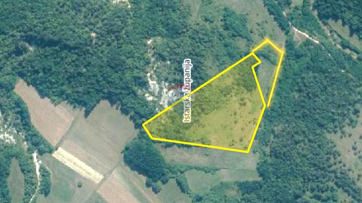 Участок PAZIN, 77.000 €