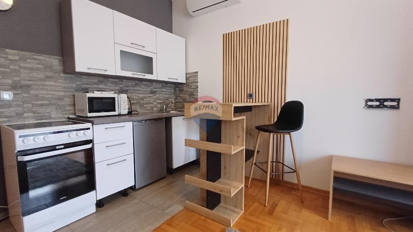 Istra,Pula-garsonjera s parkirnim mjestom,ekskluziva