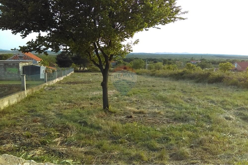 Участок POLIČNIK, 163.000 €