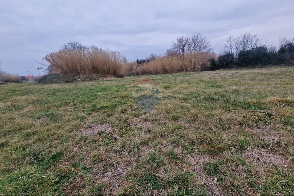 Участок NIN, 185.075 €