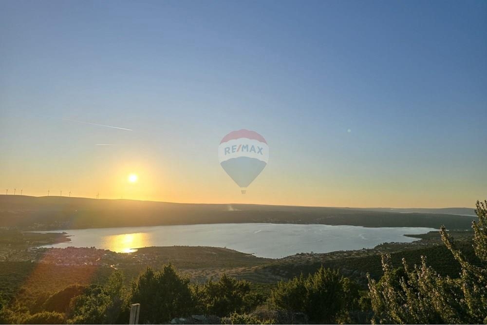 Участок OBROVAC, 96.564 €