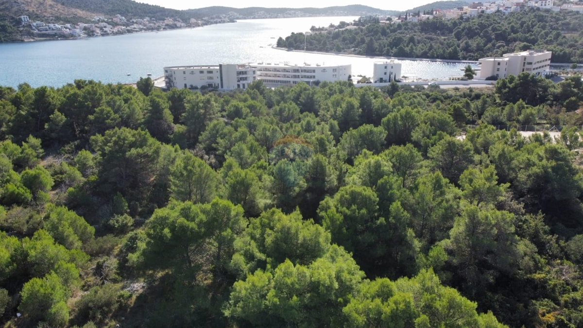 Terreno ROGOZNICA, 825.600 €