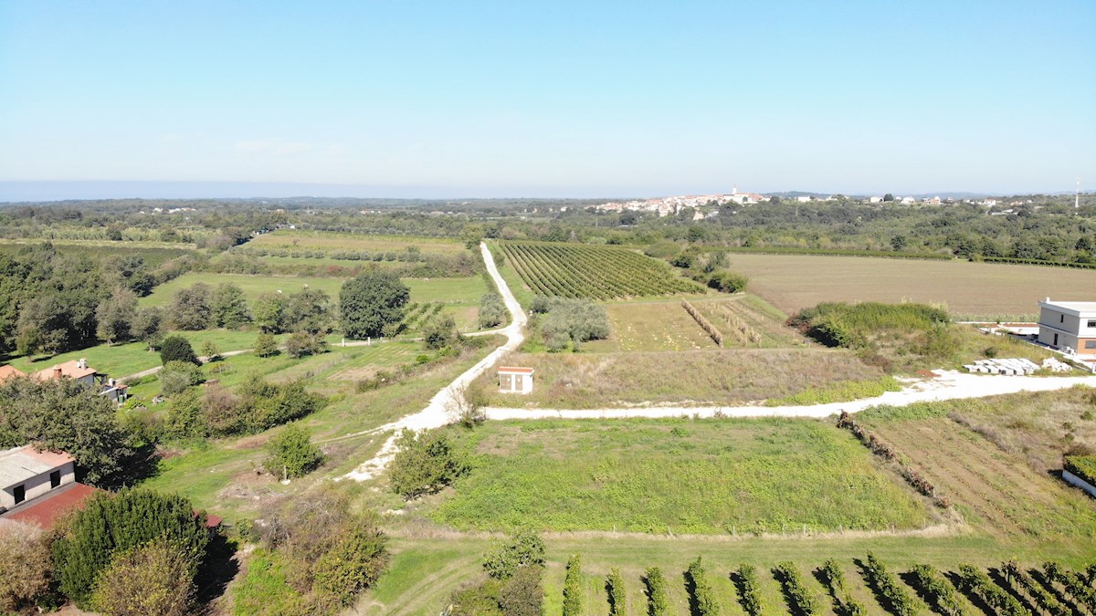 Участок BRTONIGLA, 255.000 €