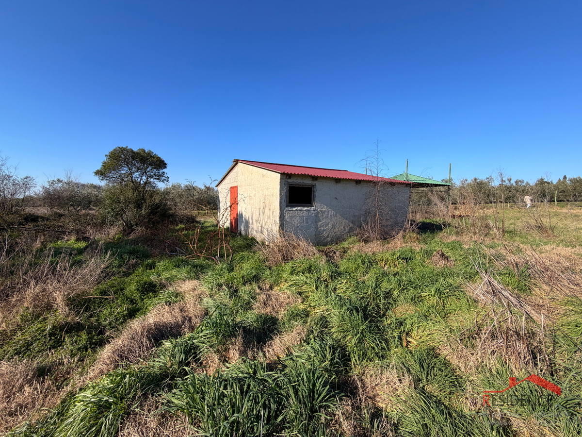 Участок PULA, 115.000 €