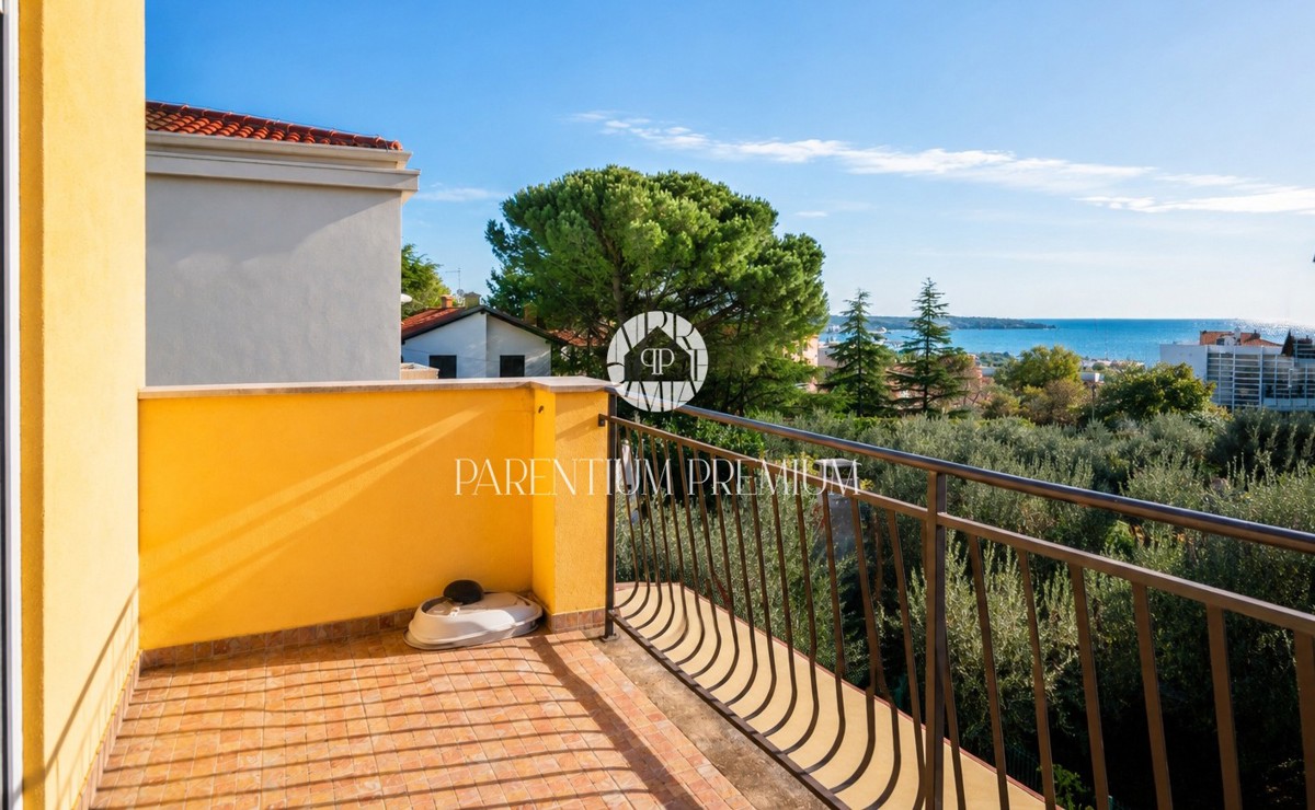 Novigrad, dve spalnici + galerija, pogled na morje, 800 m od morja