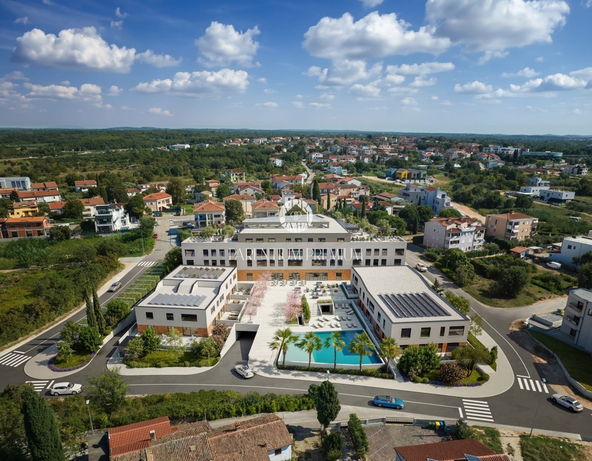 OPPORTUNITY!!! Studio apartment with garage in a top location in a luxury resort