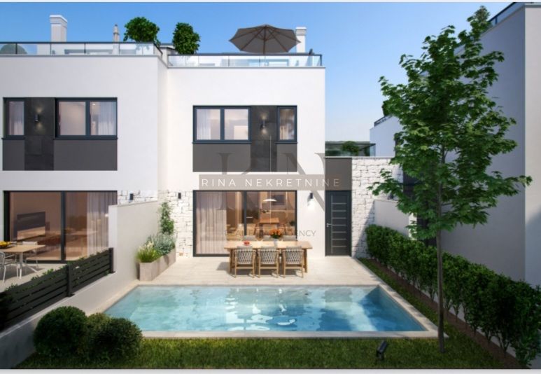 Дом POREČ, 450.000 €