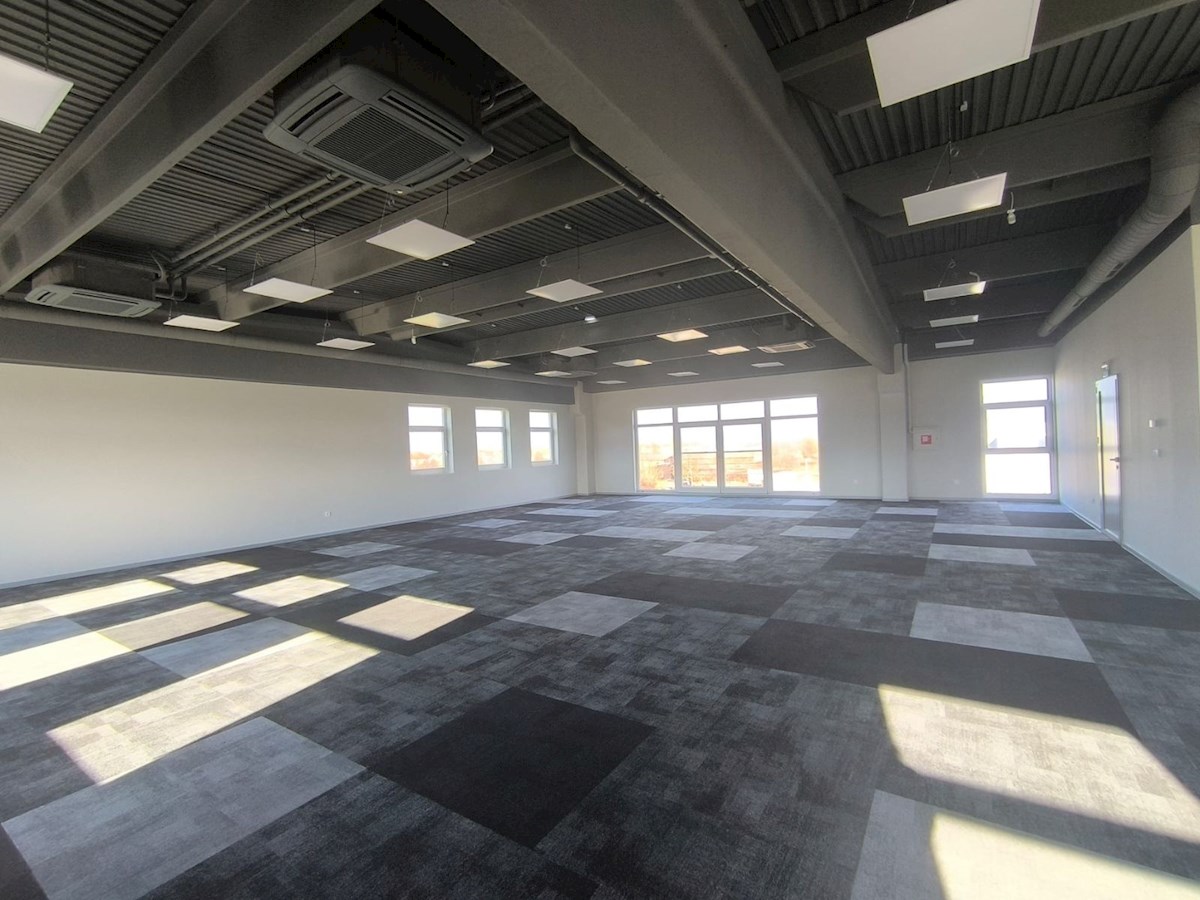 Locale commerciale SAMOBOR, 4.068 €