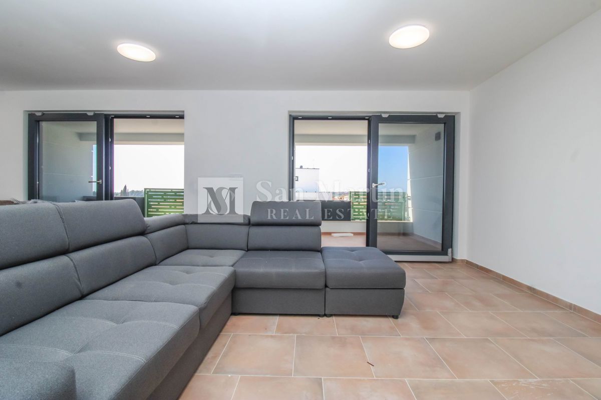 Novigrad- penthouse u novogradnji s predivnim pogledom blizina mora