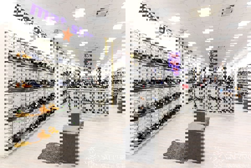 Locale commerciale KRAPINA, 2.400 €