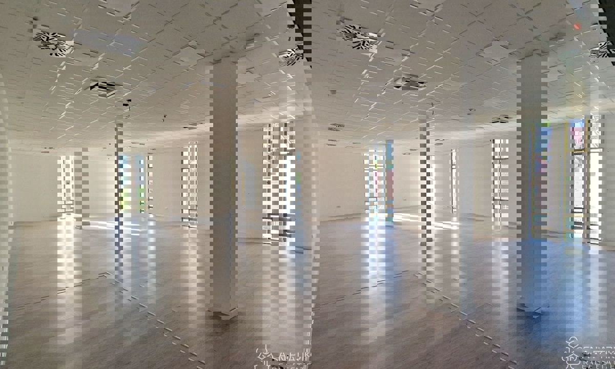 Locale commerciale KRAPINA, 4.000 €