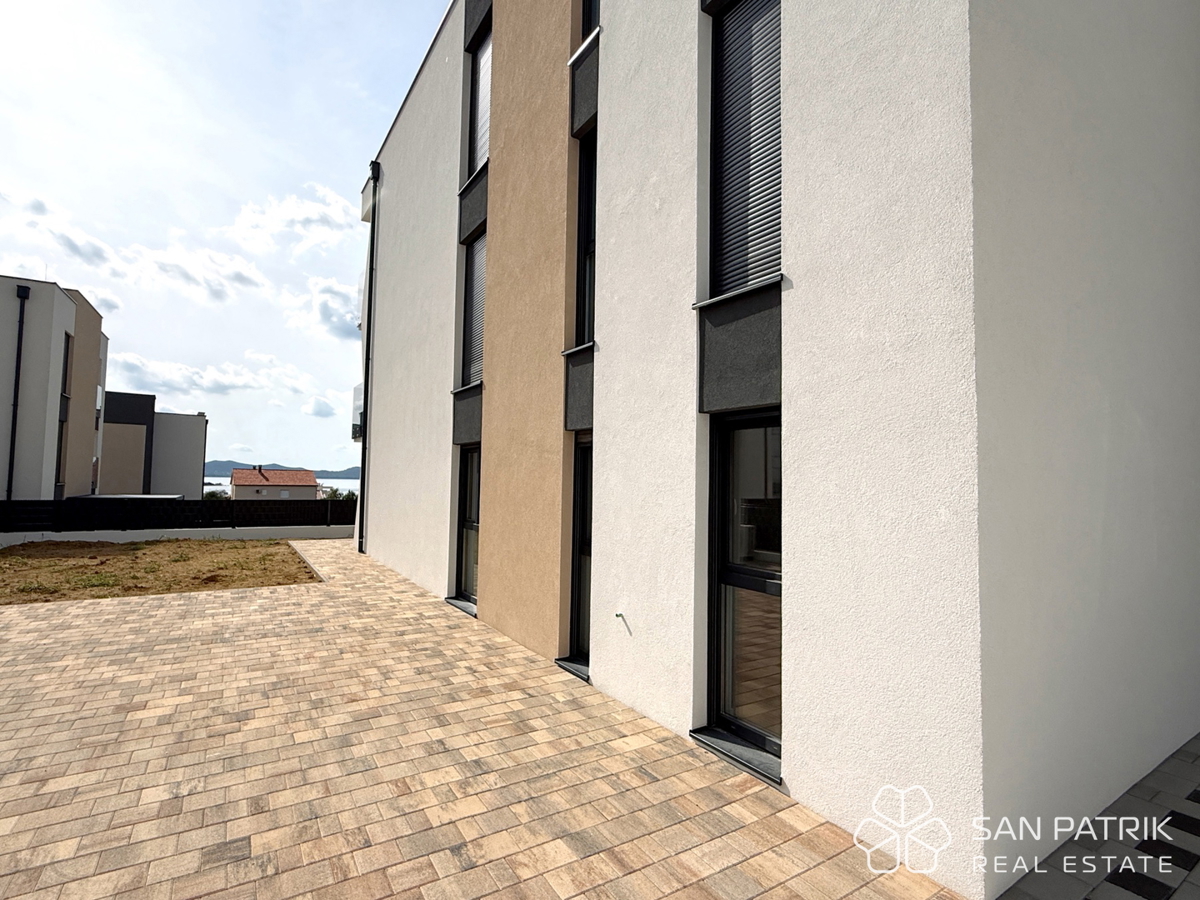 ZADAR - BORIK: MODERN APARTMENT (89 m2) WITH GARAGE AND STORAGE ROOM