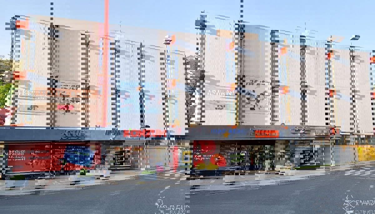 Locale commerciale KRAPINA, 650.000 €