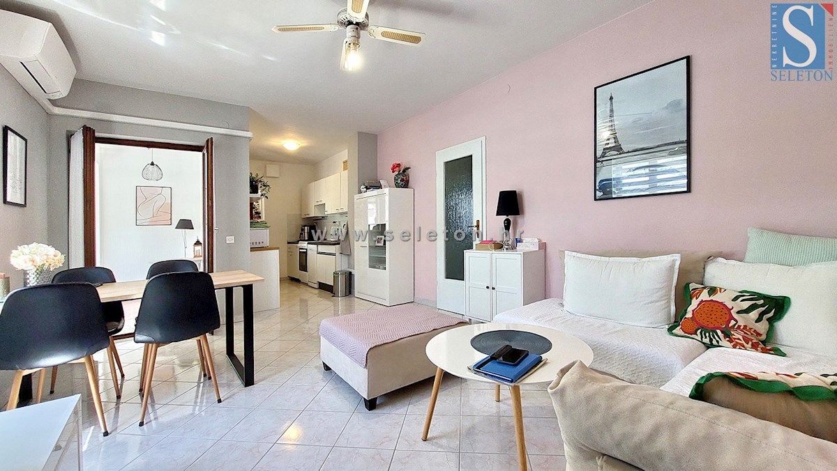 Istra, Funtana, namješteni stan površine 65 m2 s privatnim vrtom od 66 m2