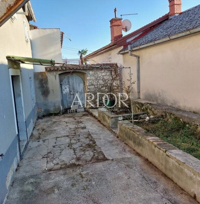 KOSTRENA SVETA LUCIJA