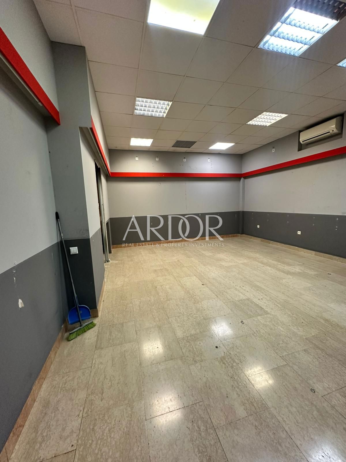 Locale commerciale RIJEKA, 700 €