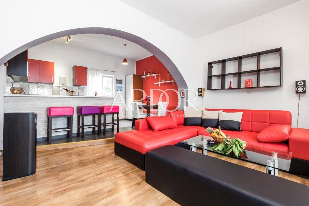 Appartamento KOSTRENA, 1.400 €