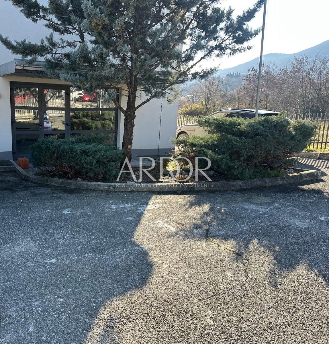 Locale commerciale MATULJI, 1.800 €