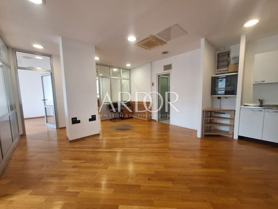 Locale commerciale RIJEKA, 250.000 €