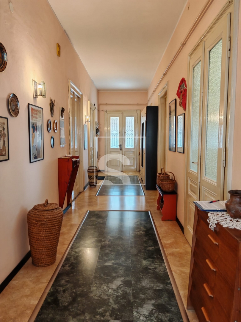 Pula, strogi centar, 160m2, s garažom i okućnicom
